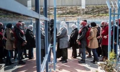 Palestinian workers crossing the border into Israel. Credit: Amiram Brutman’s FB page.